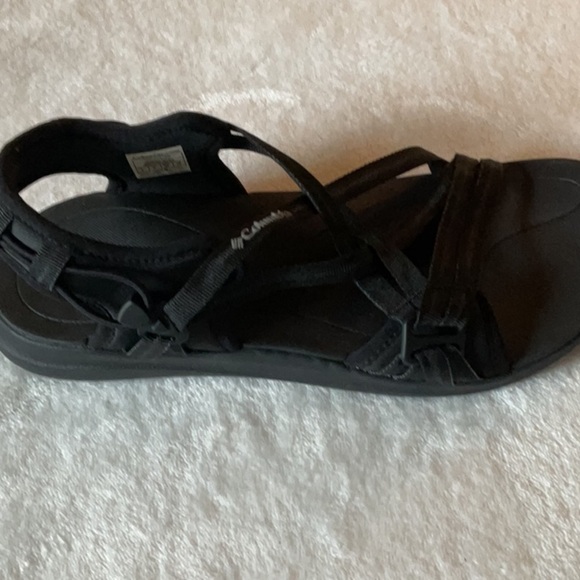 Columbia Black Adventure Sandals with Rugged Sole new with box - Picture 5 of 10